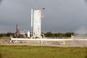 Oil_production_equipment_in_Texas